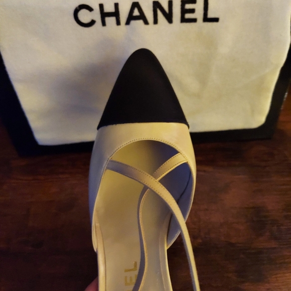 NBW, Chanel Heels ๐ค๐ค 100% Authentic, Luxury - Picture 4 of 9